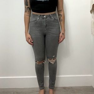 GREY SKINNY JEANS